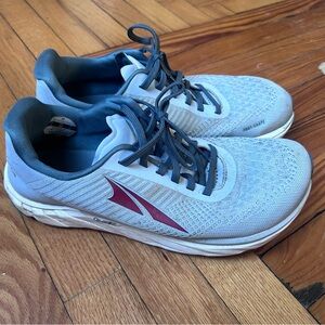 Altra Torin 4.5 Men's Athletic Shoes - Light Gray and Maroon